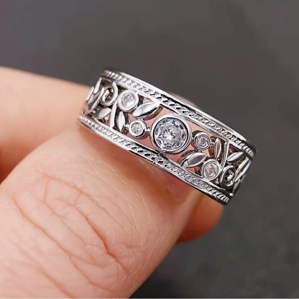 š Sterling silver plated cubic zirconia ring - Picture 3 of 4
